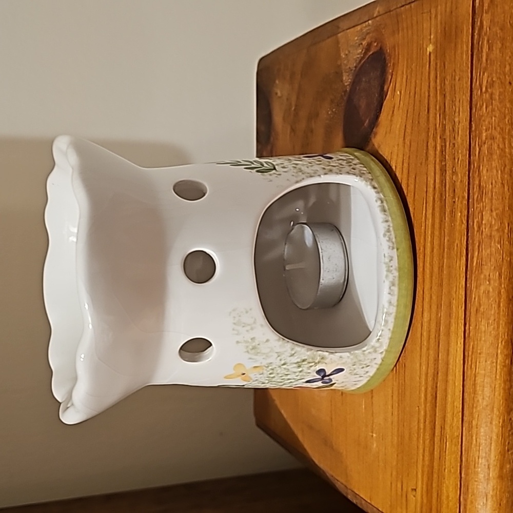 Tart warmer with tealight candle, pretty floral design